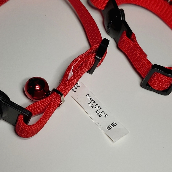 NEW Breakaway Cat Collars. Red w/ Black Clips, and Red Metal Bell. 4 pk - Picture 3 of 6